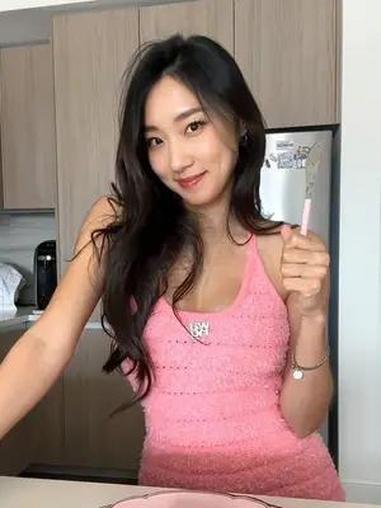 Hihi! 早餐吃法式吐司?是的,尝试一下!成分:2个鸡蛋 牛奶 面包 肉桂粉 黄油 枫糖