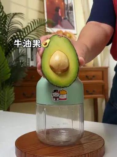 牛油果蓝莓奶昔,又是一个牛油果神仙吃法!自律打卡 鲜榨果汁 轻断食