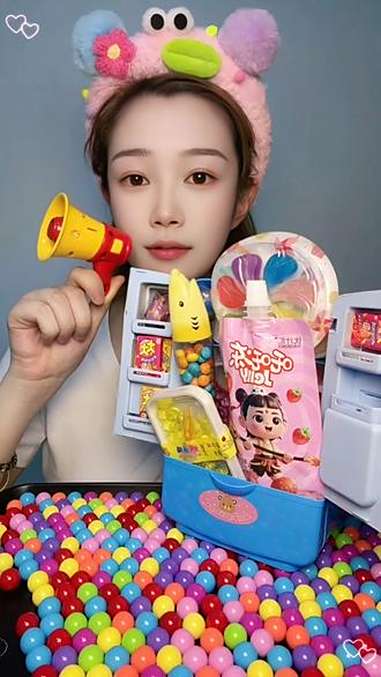 喊小奶龙来吃糖 奶龙 糖果 吃糖果视频大全儿童 好吃又好玩的糖果 玩具
