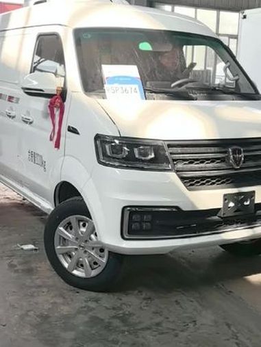 华晨金杯新海狮S冷藏车 外观面包型车身,面包式冷藏车 可自由进出市区不受限。金杯面包冷藏车
