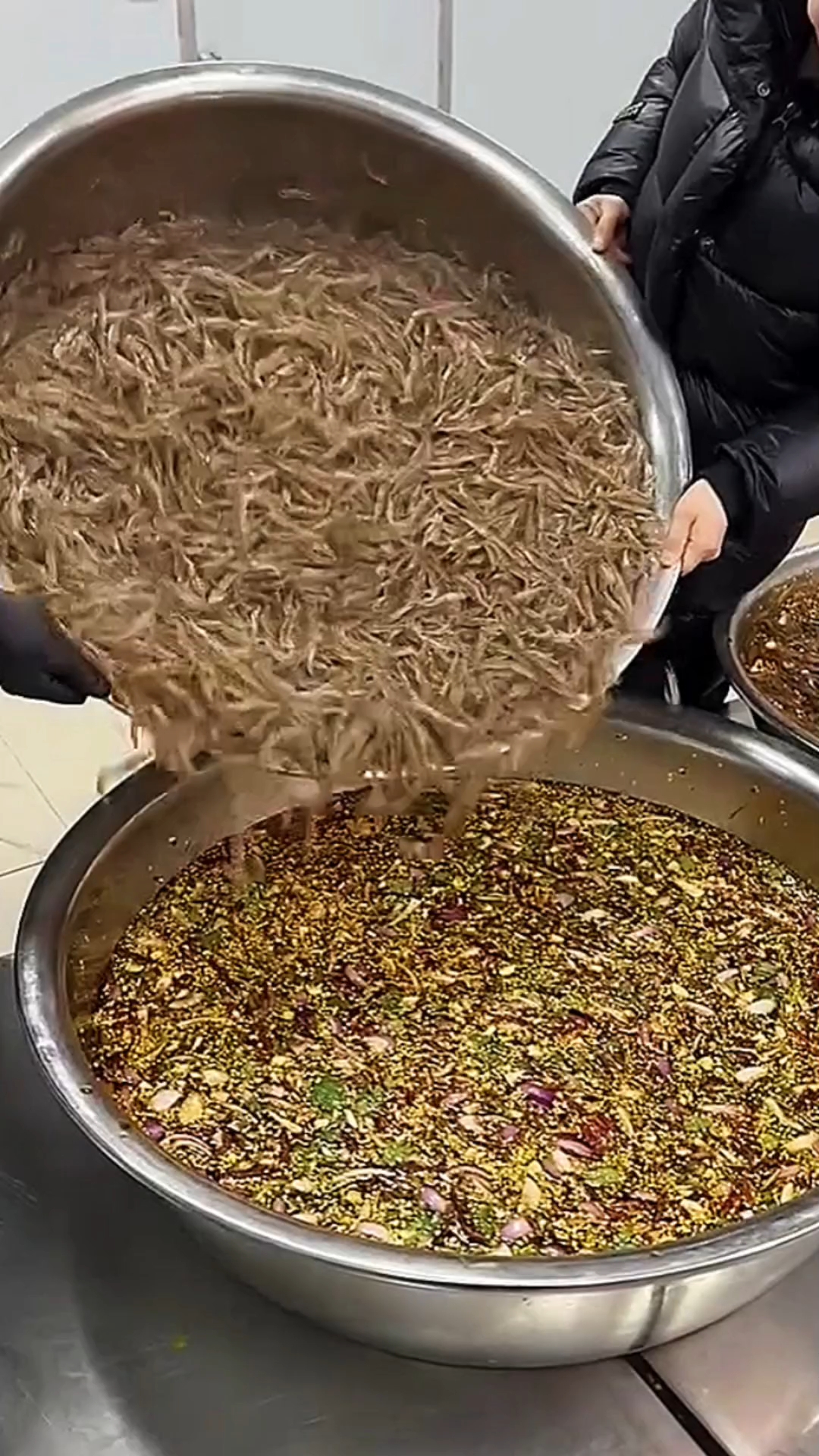 炝拌小河虾的做法