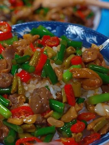 吃饭没胃口的时候就炒个酸辣鸡杂，酸辣下饭，脆嫩好吃 下饭神器 美食 酸辣鸡杂