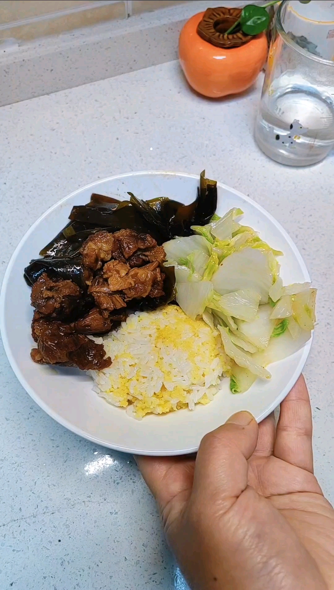 减肥的第11天,打卡今天的减脂午餐～牛肉烧海带低卡又美味