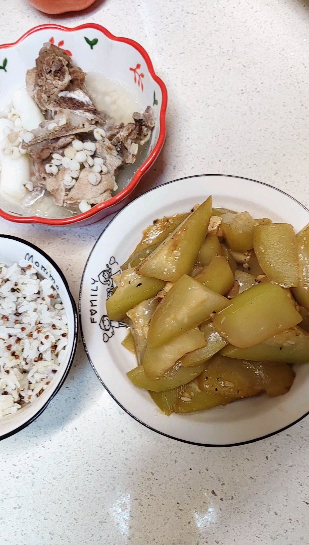 减肥的第82天～打卡减脂午餐,排骨炖薏米+清炒瓠瓜+藜麦饭#