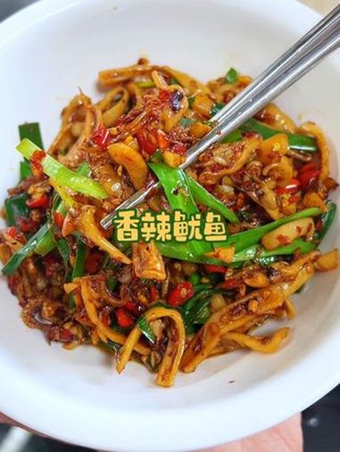 超级无敌好吃 今天做的这个香辣鱿鱼,真的比外面烧烤店的都好吃,强烈推荐你们都在家做,比外面