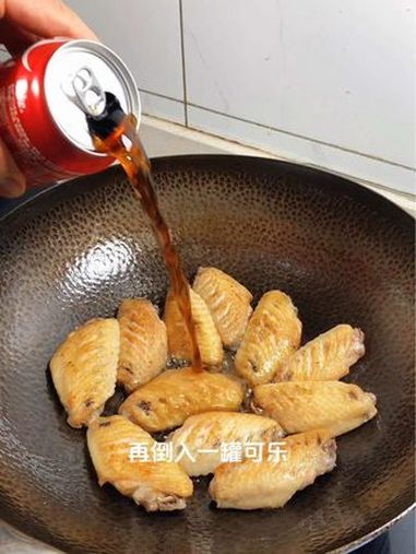 好多老铁都私信我说煎鸡翅粘锅扣都扣不起来今天再详细的做一遍。家常菜 美食分享 我的厨房日记
