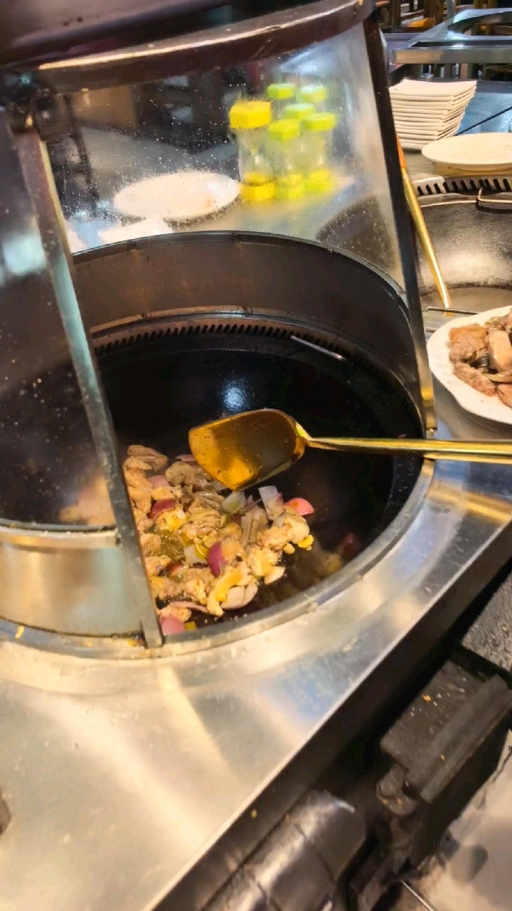 醉旺柴火鸡传统民间工艺,通过炖煮、焖的方式,赢得了顾客的好评