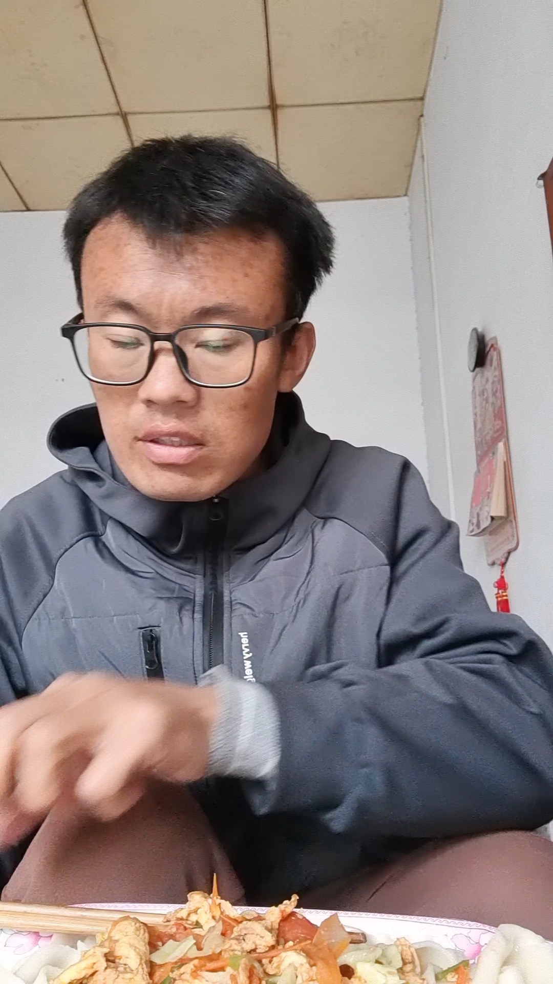 鸡蛋就是最好的蛋白质,鲍鱼,鱼翅都是小老弟