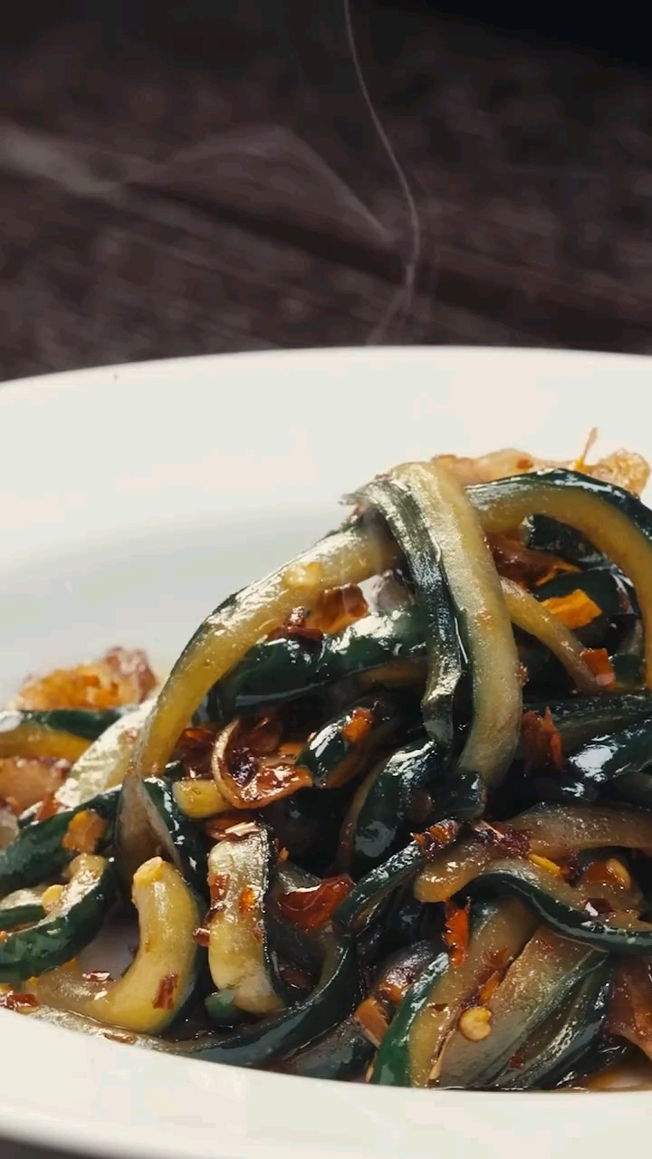 有滋有味过新年!1912珍酒美食研究所来分享黄瓜干烧五花肉!