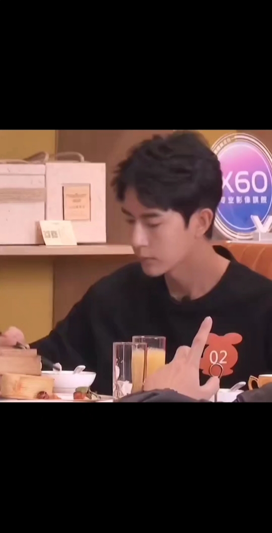 鱼宝吃饭都那么帅