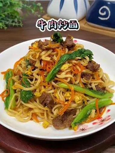 孩子吃腻了汤面,你就给他安排这个牛肉炒面,有肉有蛋有菜,营养又美味 儿童美食 炒面 鸡蛋面