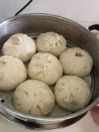 热腾腾的大包子出锅了 唯有美食可以治愈一切 动手自己做美食 妈呀太香了 记录真实生活