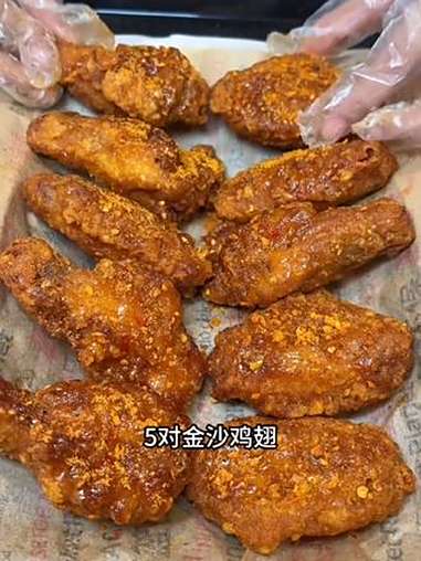 快快快都去吃新品薄脆金沙鸡翅,巨巨巨巨好吃,好吃死了!肯德基宅急送 肯德基2桶20翅 肯德