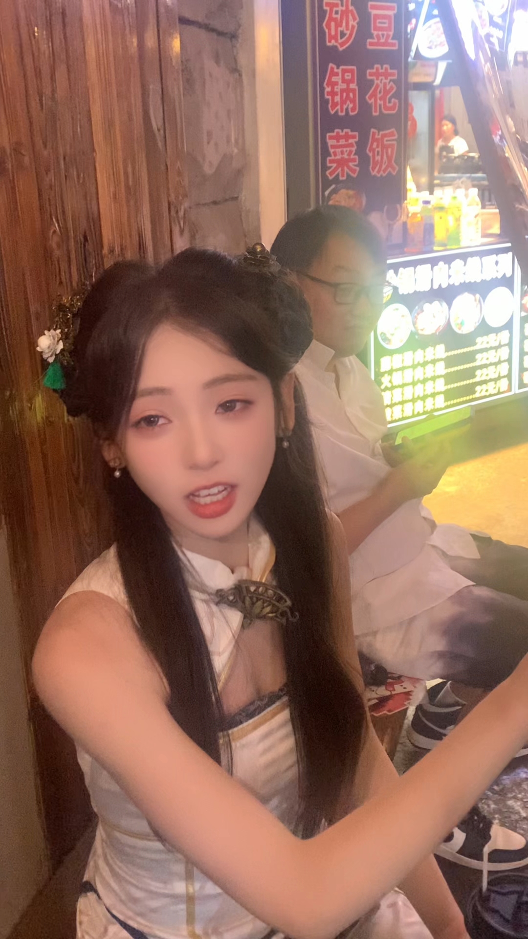 给虾吓成表情包了