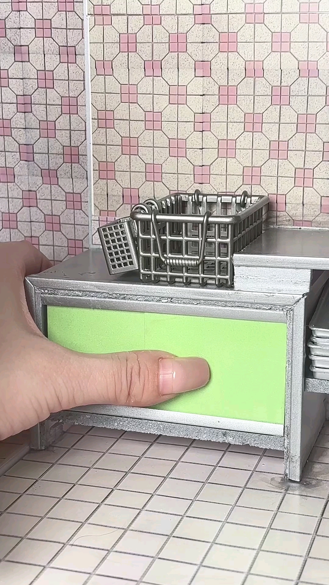 小学生午餐吃什么？今天是小人国食堂阿姨