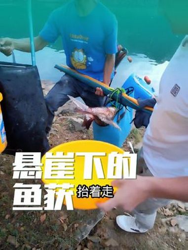 有幸和这位本地钓友一起钓鱼,他下午三点多来的,坐我旁边,晚上聊着他说钓到晚上十二点收,当我