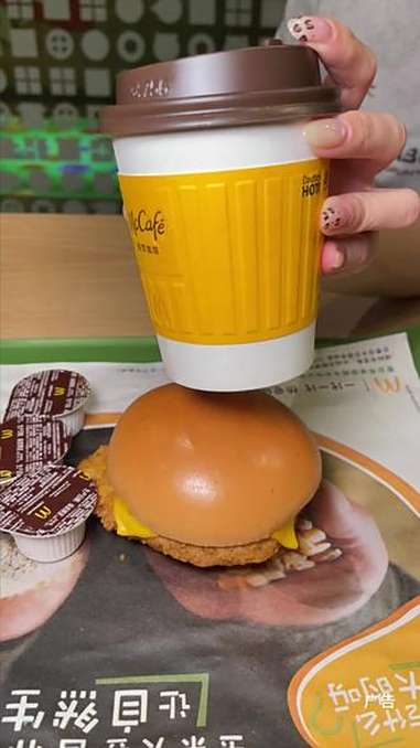 麦当劳 麦麦相传分享不断 芝香脆鸡堡 麦当劳9块9早餐 麦当劳早餐