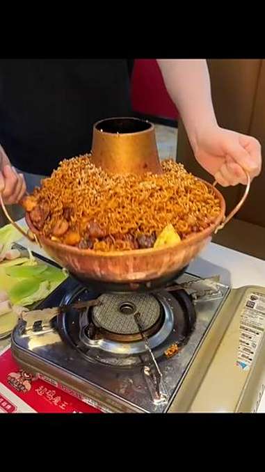 3个人只花60多就能吃一顿火锅鸡半自助,新店开业赶紧囤!巨实惠,太香啦!超鸡魔王火锅鸡 和
