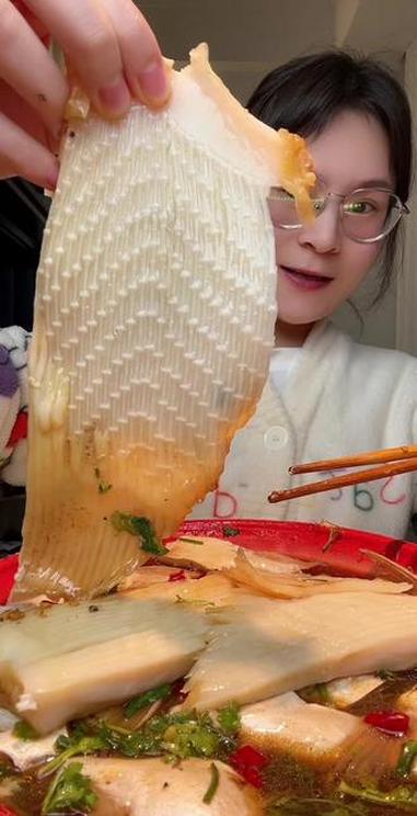 鱼翅和鱼肥油的梦幻联动!#鱼翅 #鱼肥油 #谁懂这一口的好吃程度 #妈呀太香了 #美食