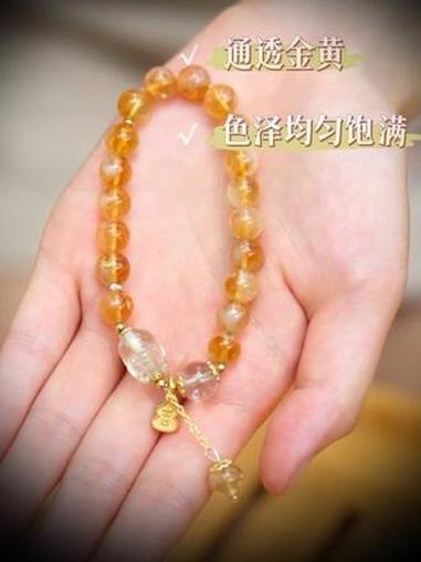 喜欢黄水晶的看过来，今晚八点贵州卫视直播间，保真保正，抓紧点击头像进入直播间吧！#水晶 #