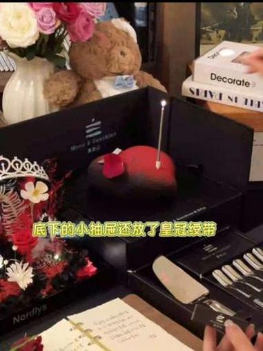 有哪个女生能拒绝慕叁山这款高级感拉满的爱心蛋糕呀 慕斯蛋糕 惊喜跟礼物都是来自爱你的人 仪