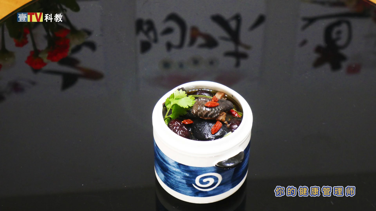 四物乌鸡汤,月经量少可以服用 #健康养生# 药食同源,生活中吃饭吃对了就保健了。