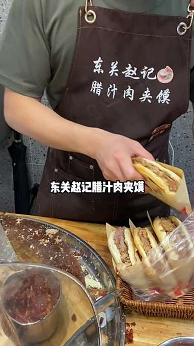 在曲江新开门竟然花7.9吃到手工烩麻食！民间传统美食 巷子里的美食 传统小吃 腊汁肉夹馍 