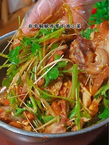 猪头肉这样拌非常开胃爽口。凉拌菜