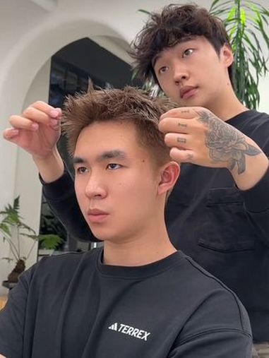 男生一定要尝试的奶茶灰棕色前刺发型 男生发色推荐 前刺发型 美式前刺上大分 奶茶色发色 h