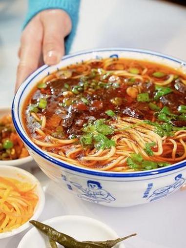 被这家李师傅红烧牛肉拉面狠狠拿捏!爱吃面条的一定要去尝尝!餐饮创业 阜阳 阜阳面食 抖音美