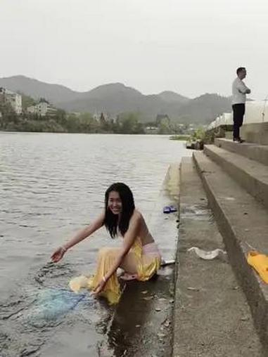 我是潜羽美人鱼利利,2022年8月底报名美人鱼潜水,9月排课考核通过,拿到国际认证美人鱼潜