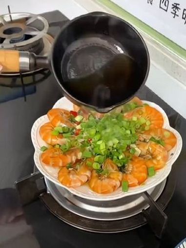 还是这种铸铁的泼油小锅锅最好用,不怕变黑变色,还可以做蛋饺,煎鸡蛋超级好吃 泼油小锅 铸铁