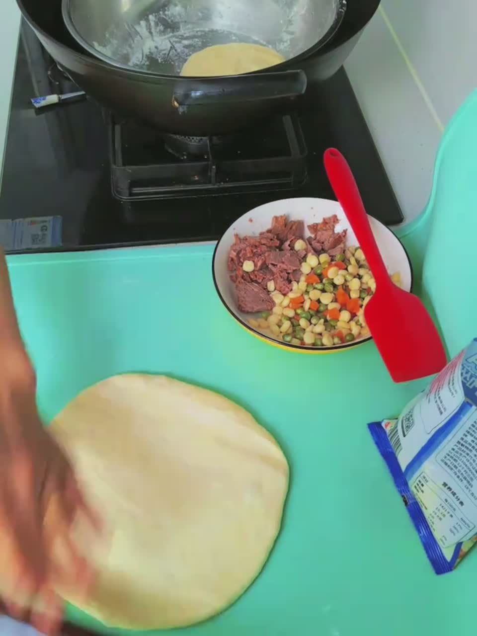 披萨出锅,孩子的最爱