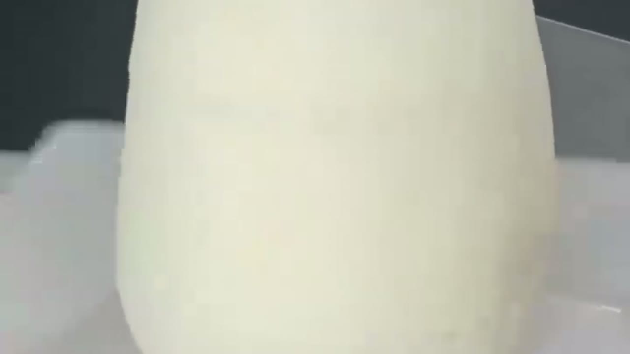 博主自己做蛋糕的视频,怎么会有蛋糕抽象成这个样子