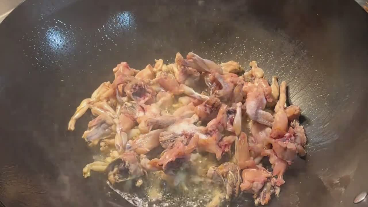 干锅田鸡的家常做法教程美食教程 美食教学 干锅田鸡 爆炒田鸡