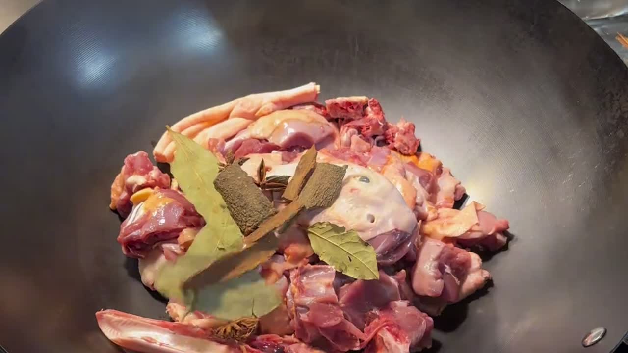 土洋鸭还是这样做好吃，香辣过瘾，味道鲜美，