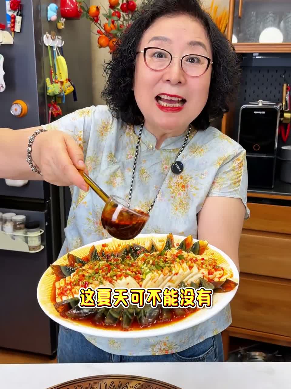 皮蛋豆腐绝对是夏天餐桌的必备凉菜！ 好吃的关键就在这料汁秘方上，照着做绝对不翻车！