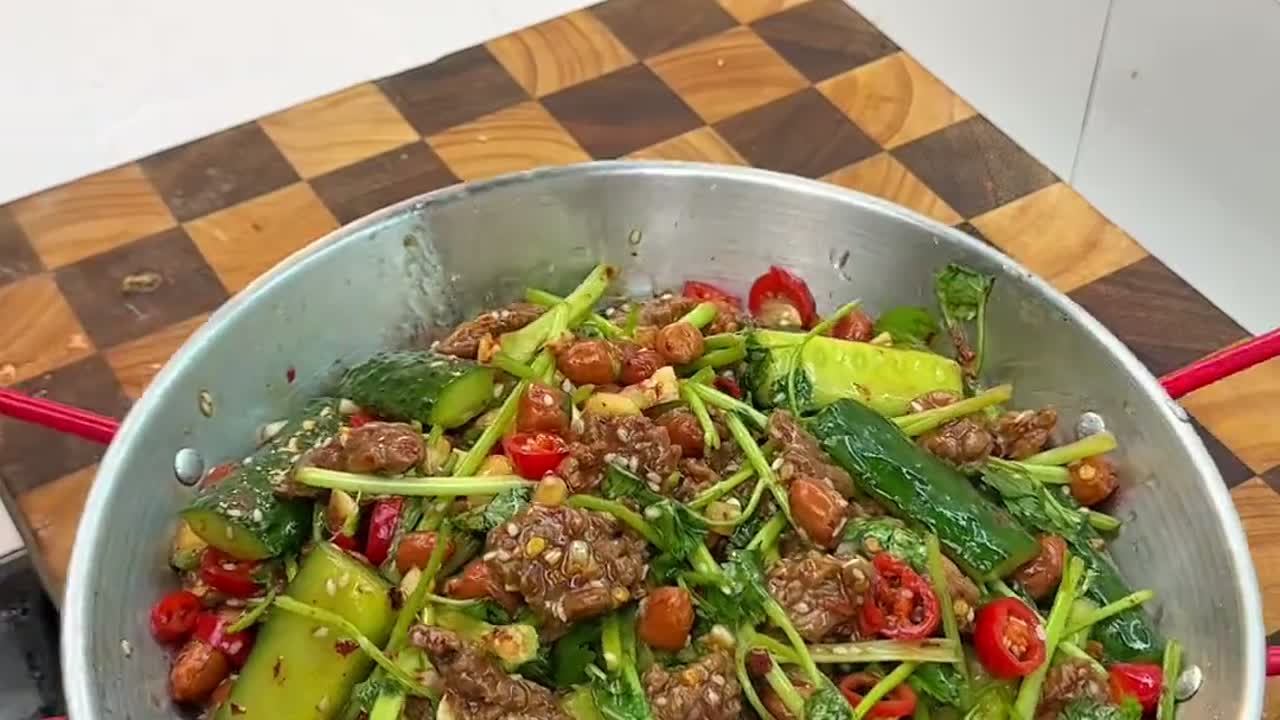 凉拌黄瓜牛肉你像我这样做又嫩又入味，