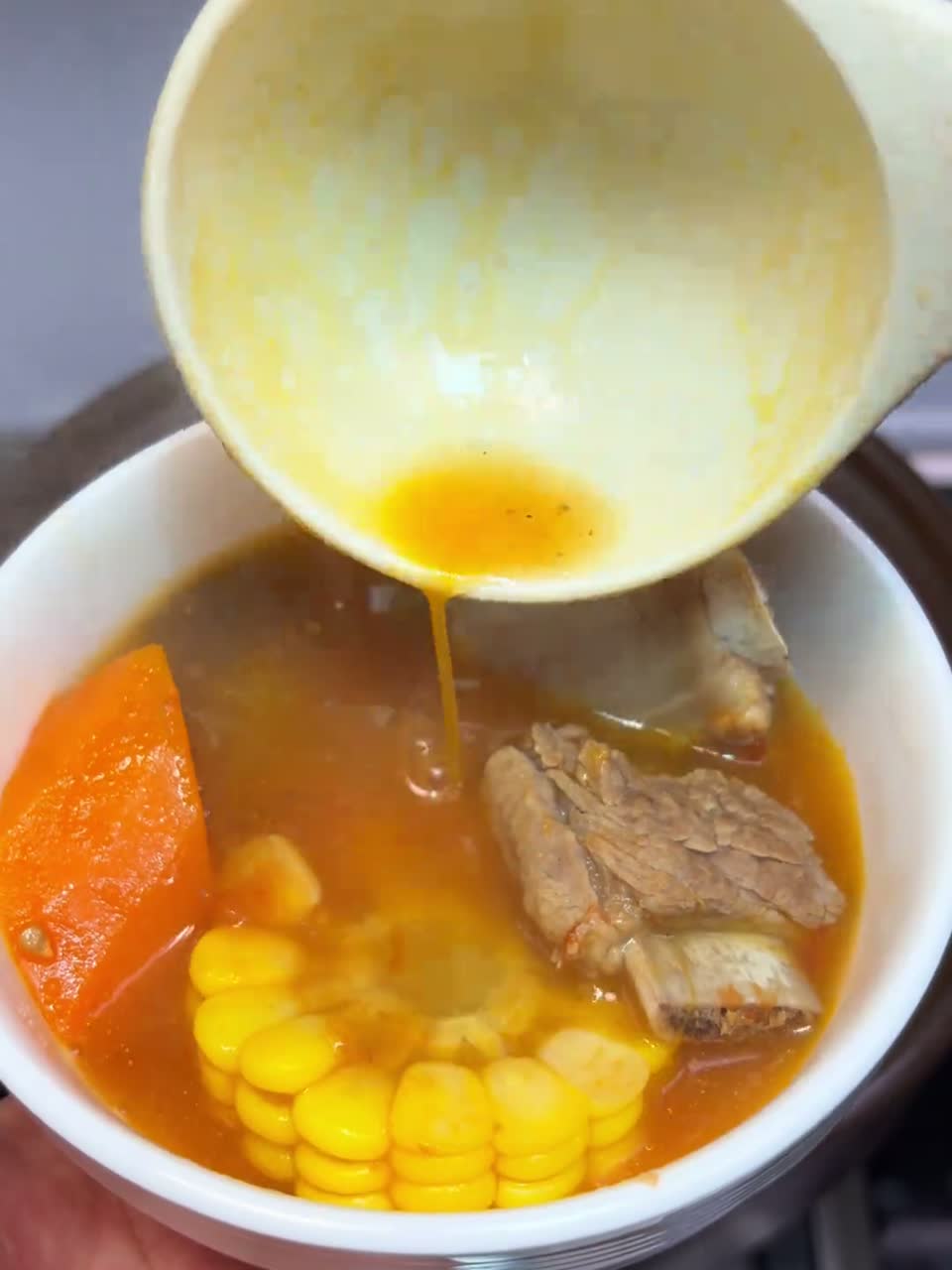 幸福就是一碗番茄玉米排骨汤