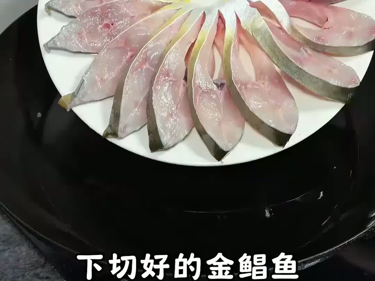 男子晒金鲳鱼的做法,一点也不腥,鱼肉鲜嫩