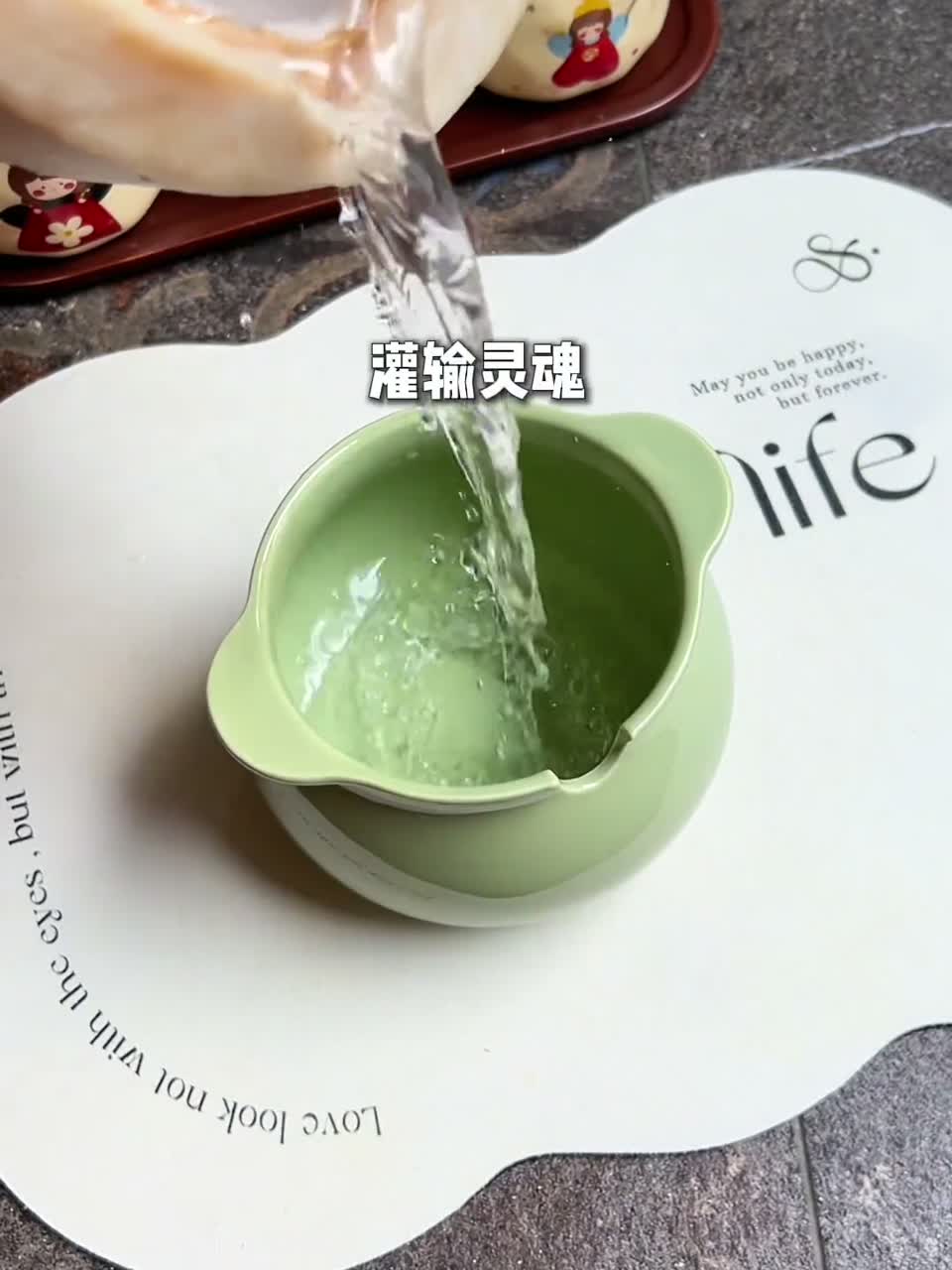 椰子的这种吃法真是绝，有饭有肉有汤微波炉一锅全搞定！椰子鸡汤真是百吃不腻，米饭吸满椰香！