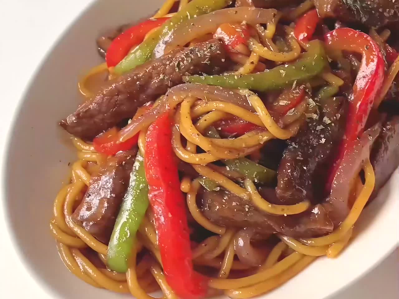 黑椒牛柳意面酱汁浓郁一口沦陷巨好吃 自己在家就能做的黑椒牛柳意面真的太好吃啦!