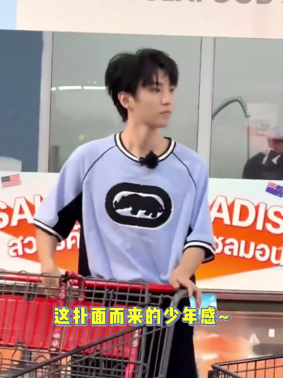 王俊凯《中餐厅10》录制路透，这扑面而来的少年感~