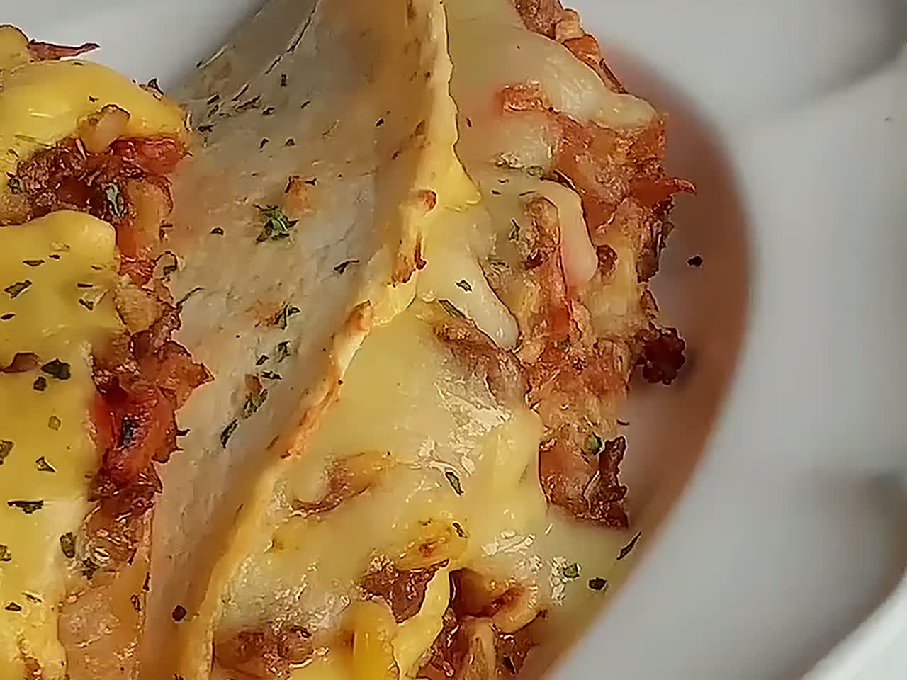 327. 外壳酥脆，内里爆浆的芝士牛肉卷饼来啦！早上来一份，一个上午都能量满满呀！