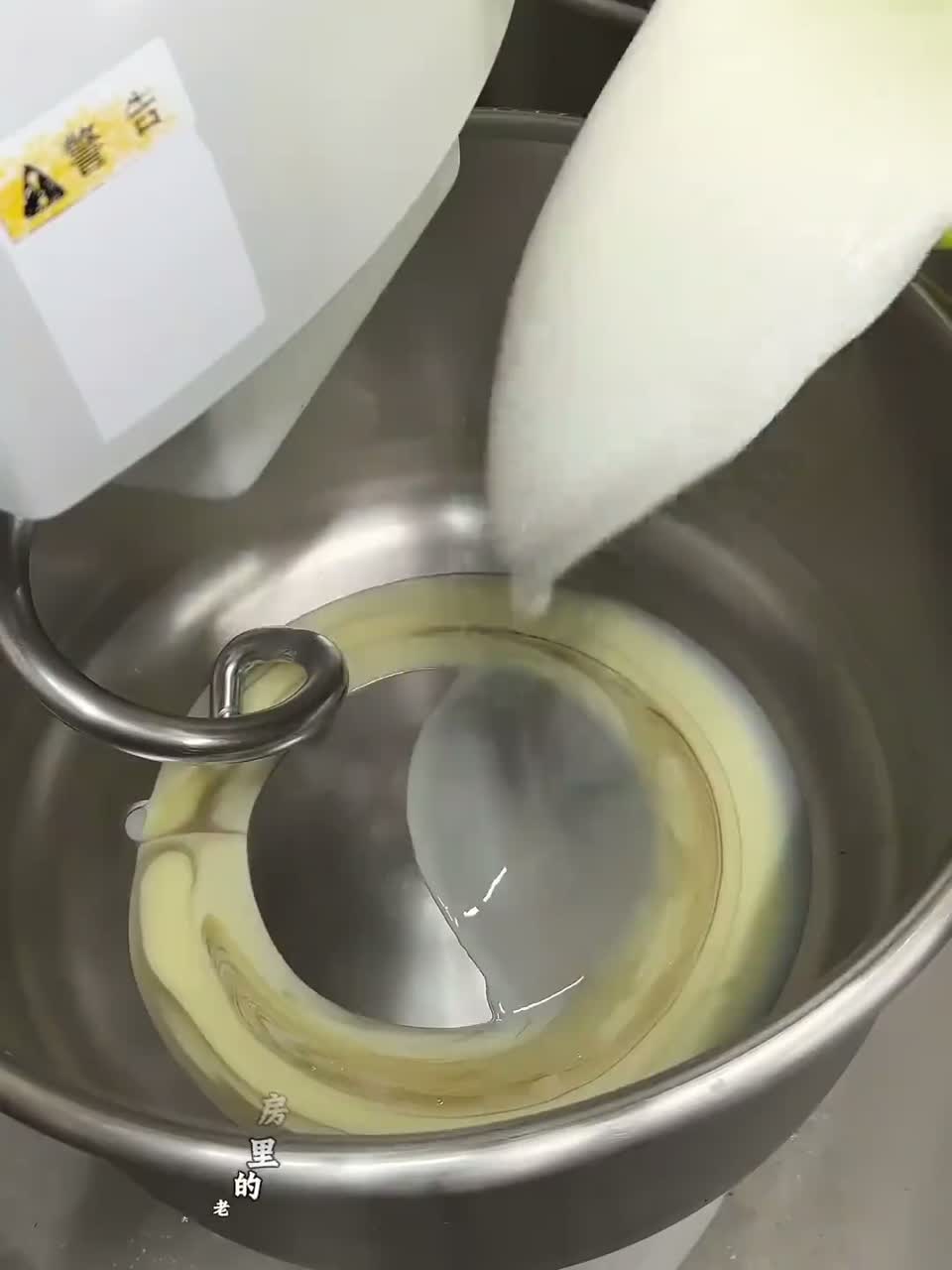 不同国家的面包,日本的好吃,印度的做法奇葩,杆菌卫生,韩国的造型可爱,伊朗的太甜腻,