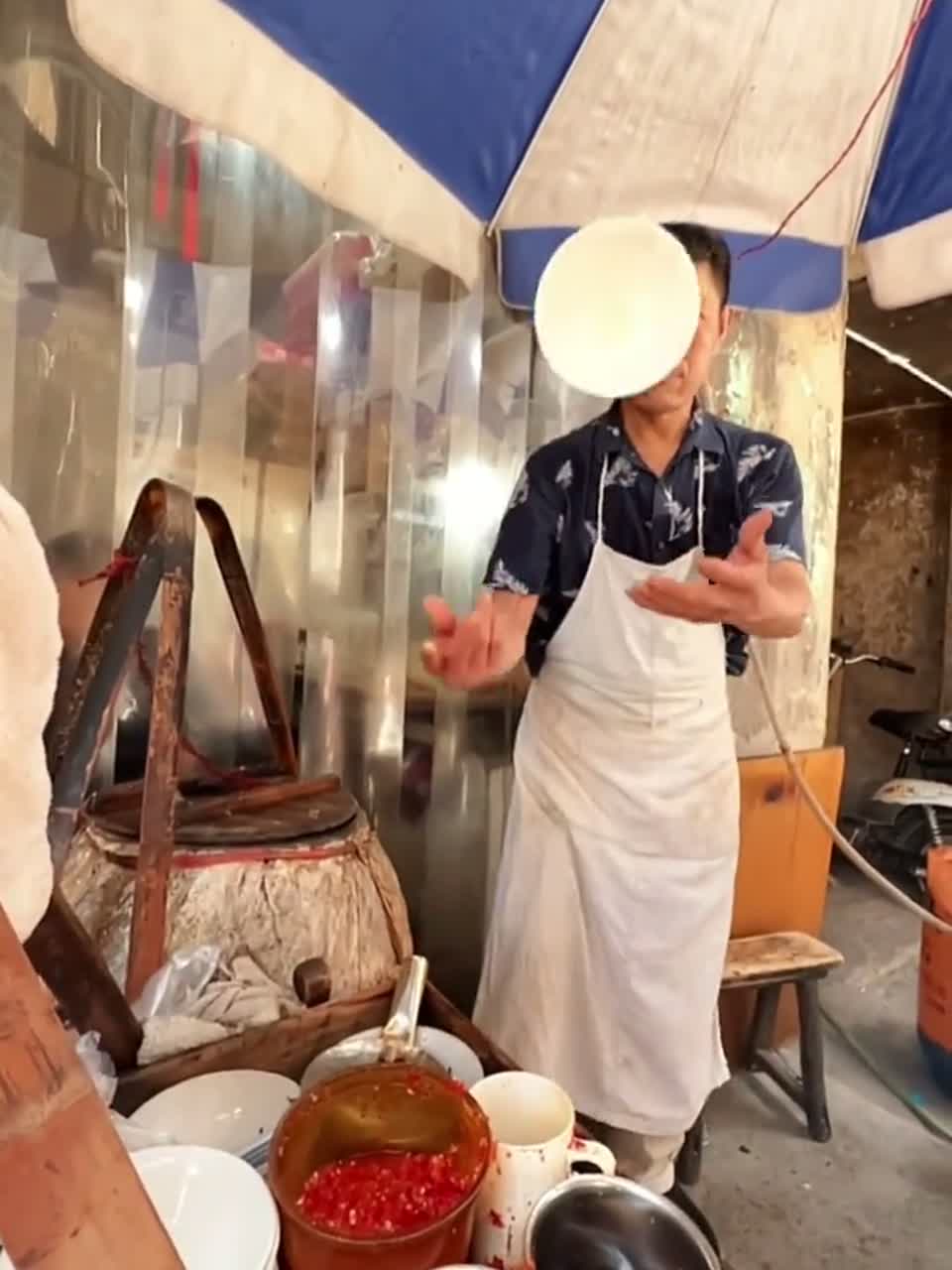 牛肉汤里加豆腐脑，有人吃过吗？寿县老店四代传承！