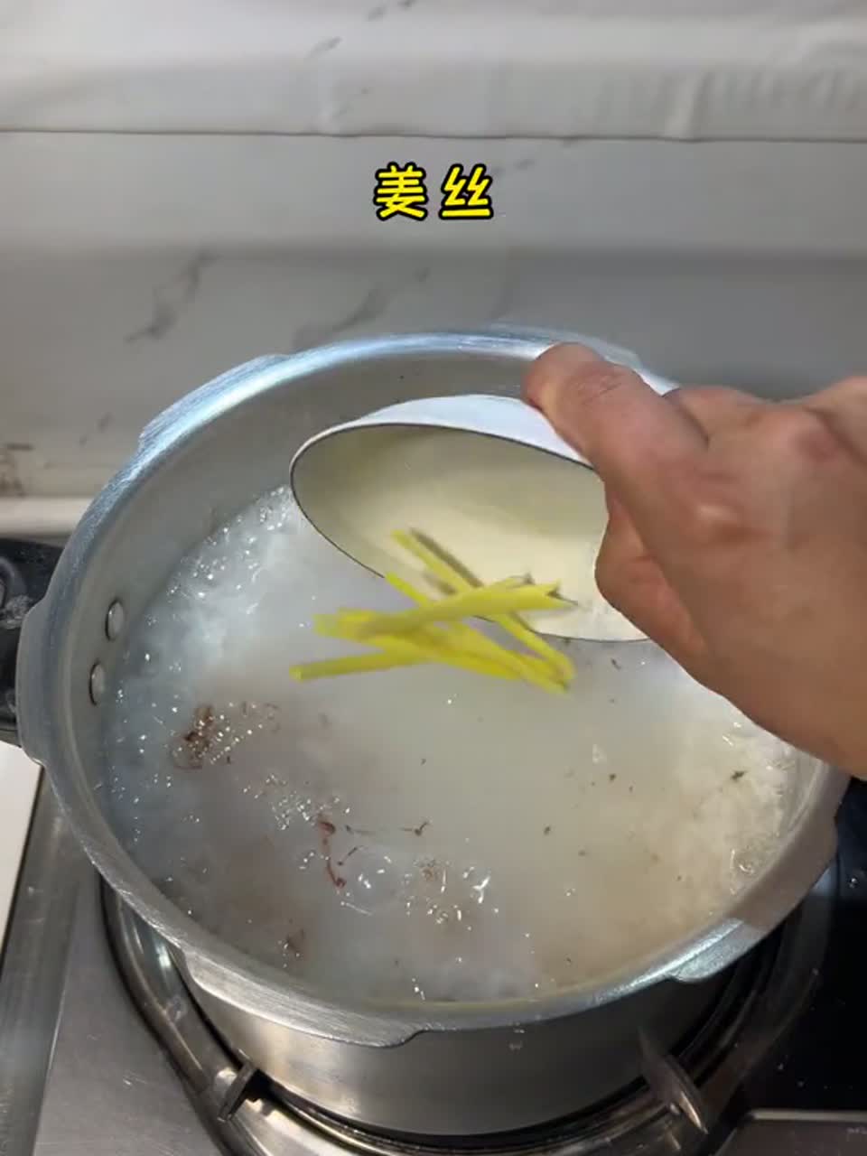 潮汕人最爱的黄鳝粥新做法，省时省事省省，喝起来真的鲜甜香又浓稠