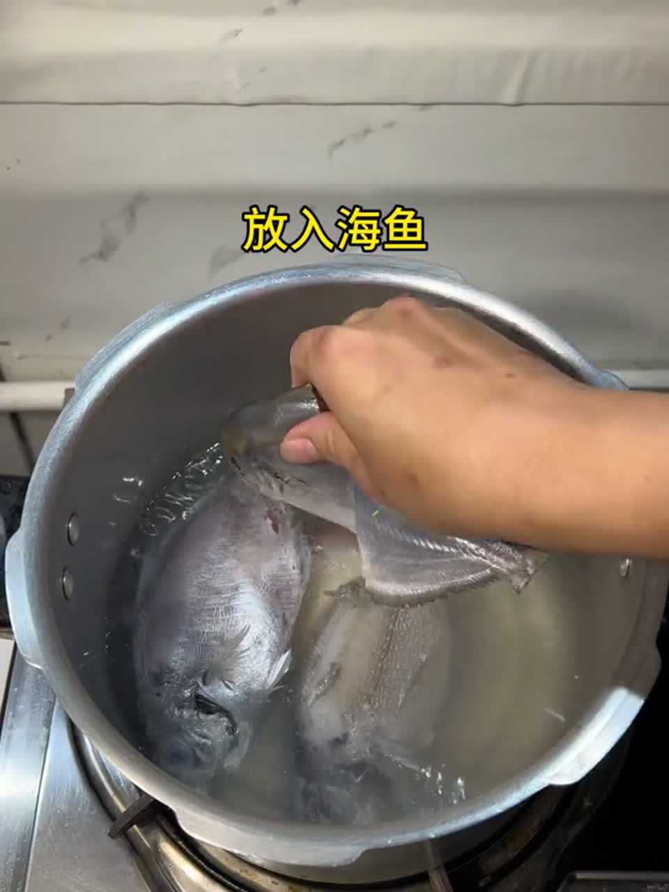 谁懂这口原汁原味的水煮杂鱼汤滋味，汤鲜肉美，太满足了