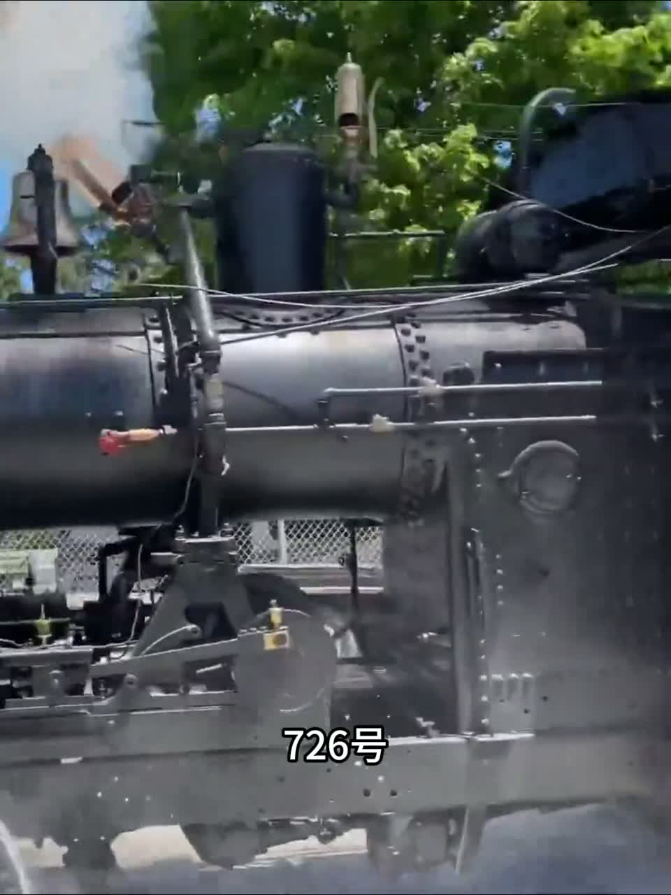 一台自制独特的无轨蒸汽机车-726号
