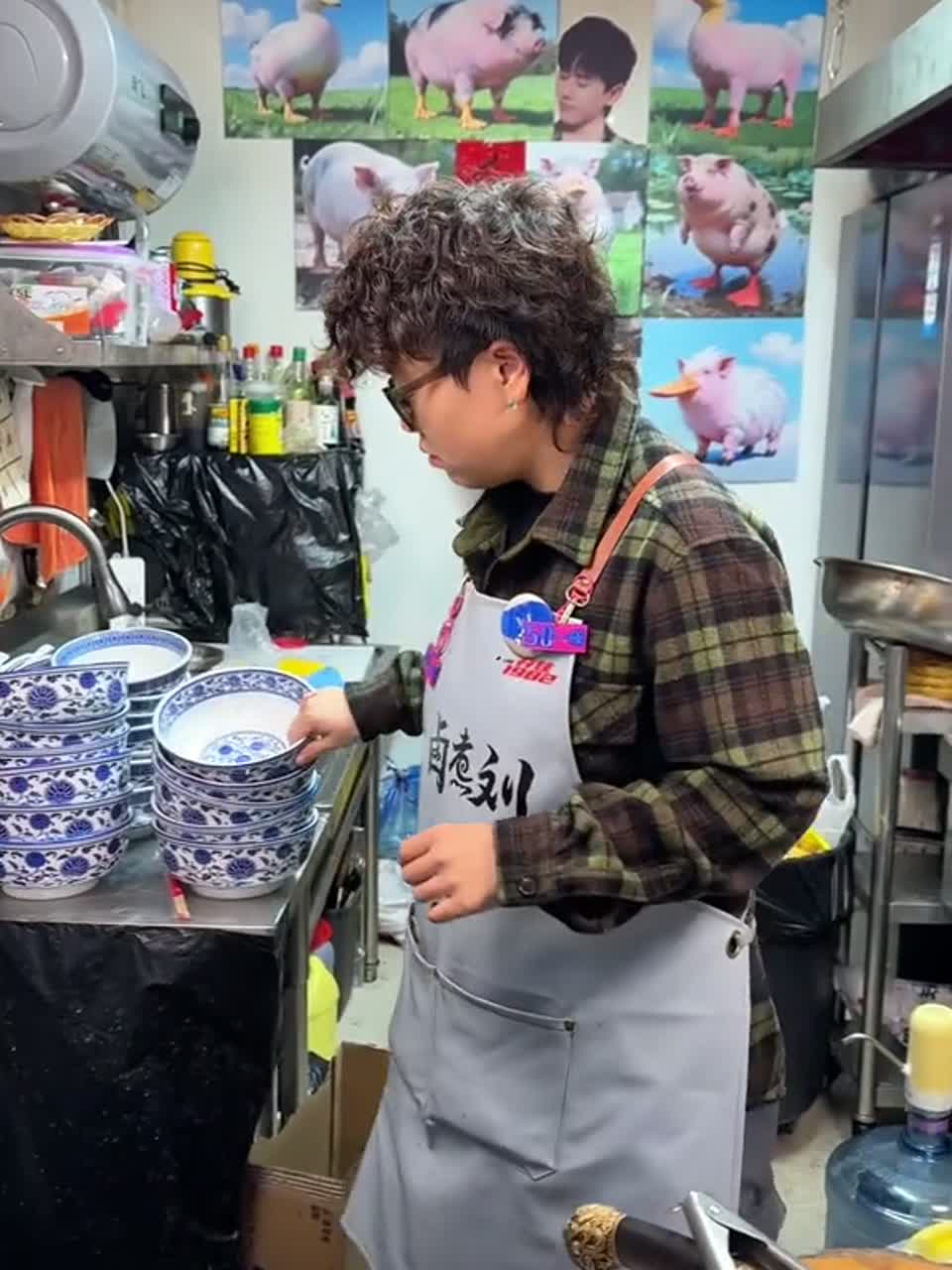 沈阳街头，正宗沈阳老北京卤煮火烧~